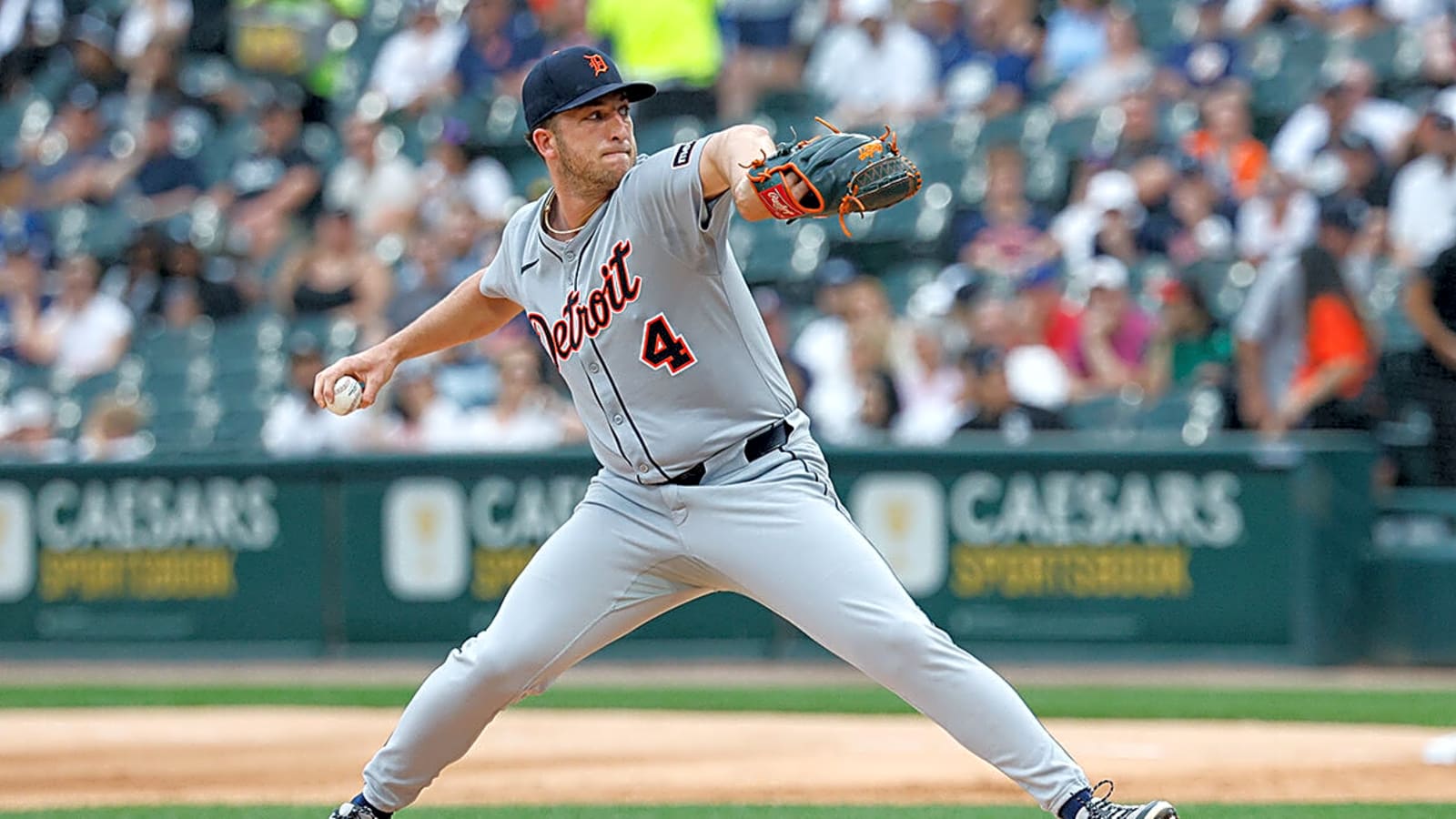 Tigers re-sign pitcher on $1.15 million deal