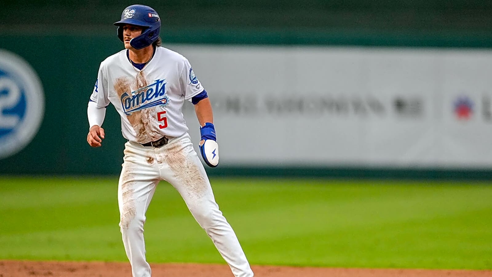 Dodgers calling up top prospect ahead of trade deadline