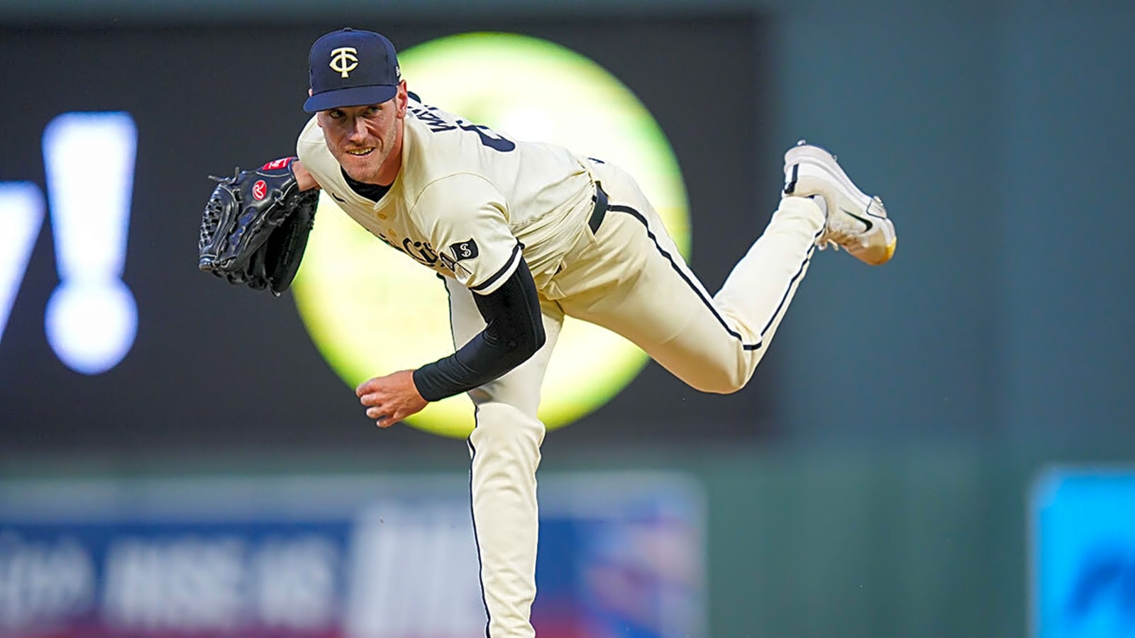 Twins make roster moves before Cubs clash