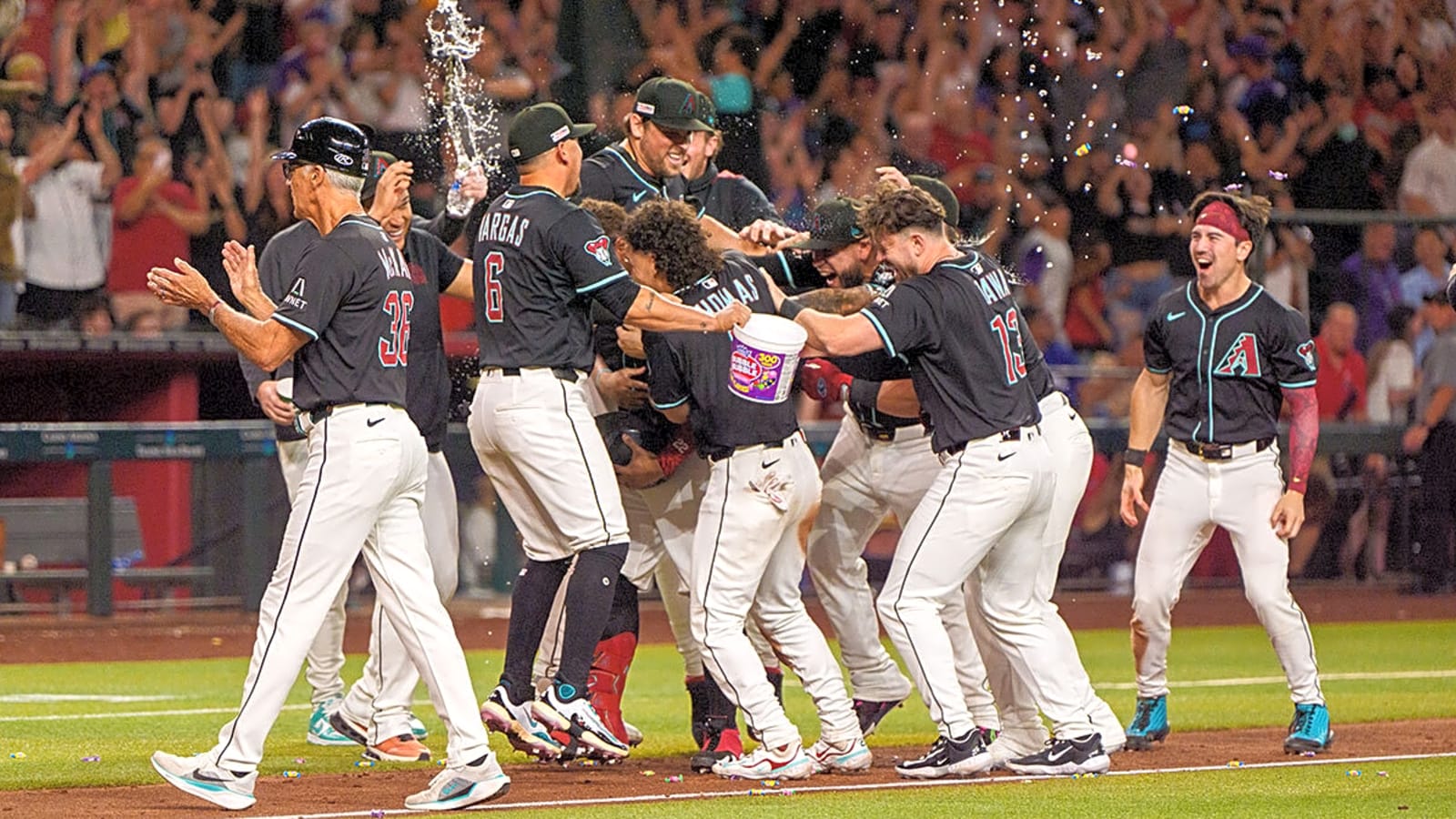 Diamondbacks walk off Padres with 5 run 9th inning