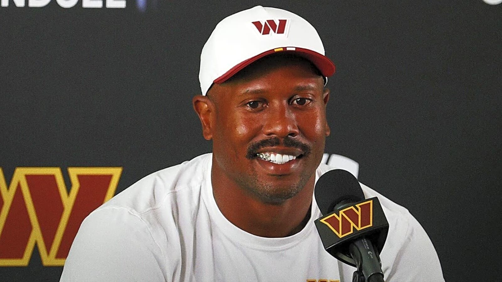 Von Miller Declares: “I Choose to Rise — And I Want My Team to Rise With Me!”