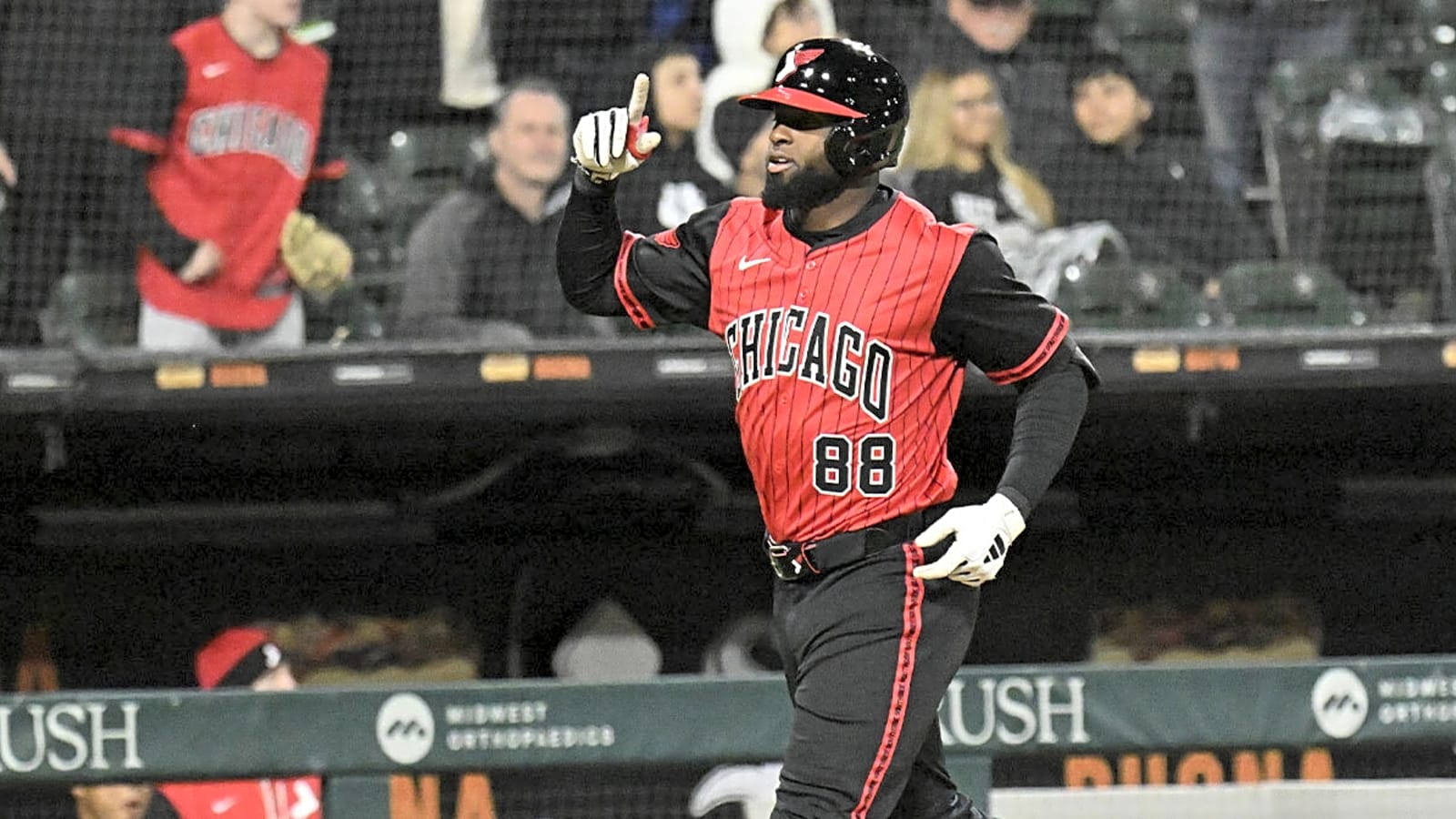 Luis Robert hits career milestone with huge home run in win over Astros