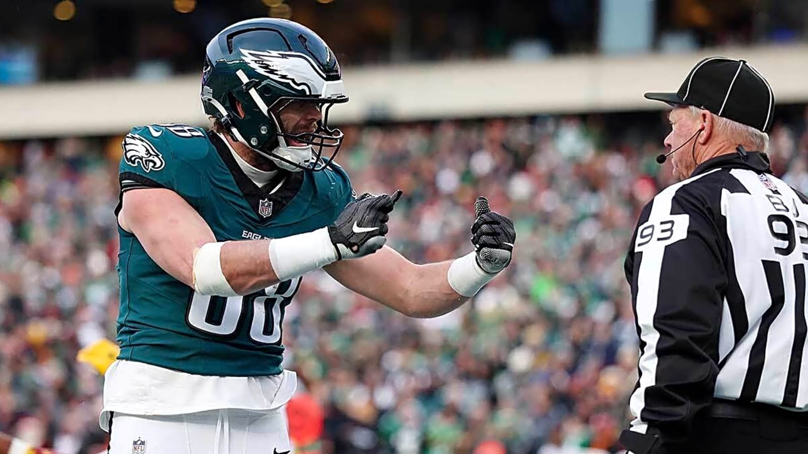 Eagles TE Dallas Goedert pops up on injury report with knee issue