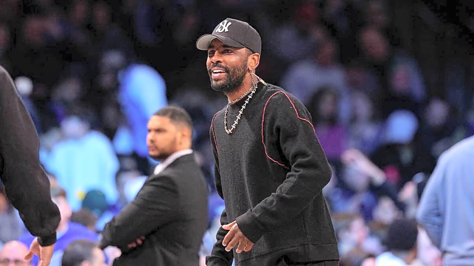 Mavericks’ Kyrie Irving sends warning about injury return