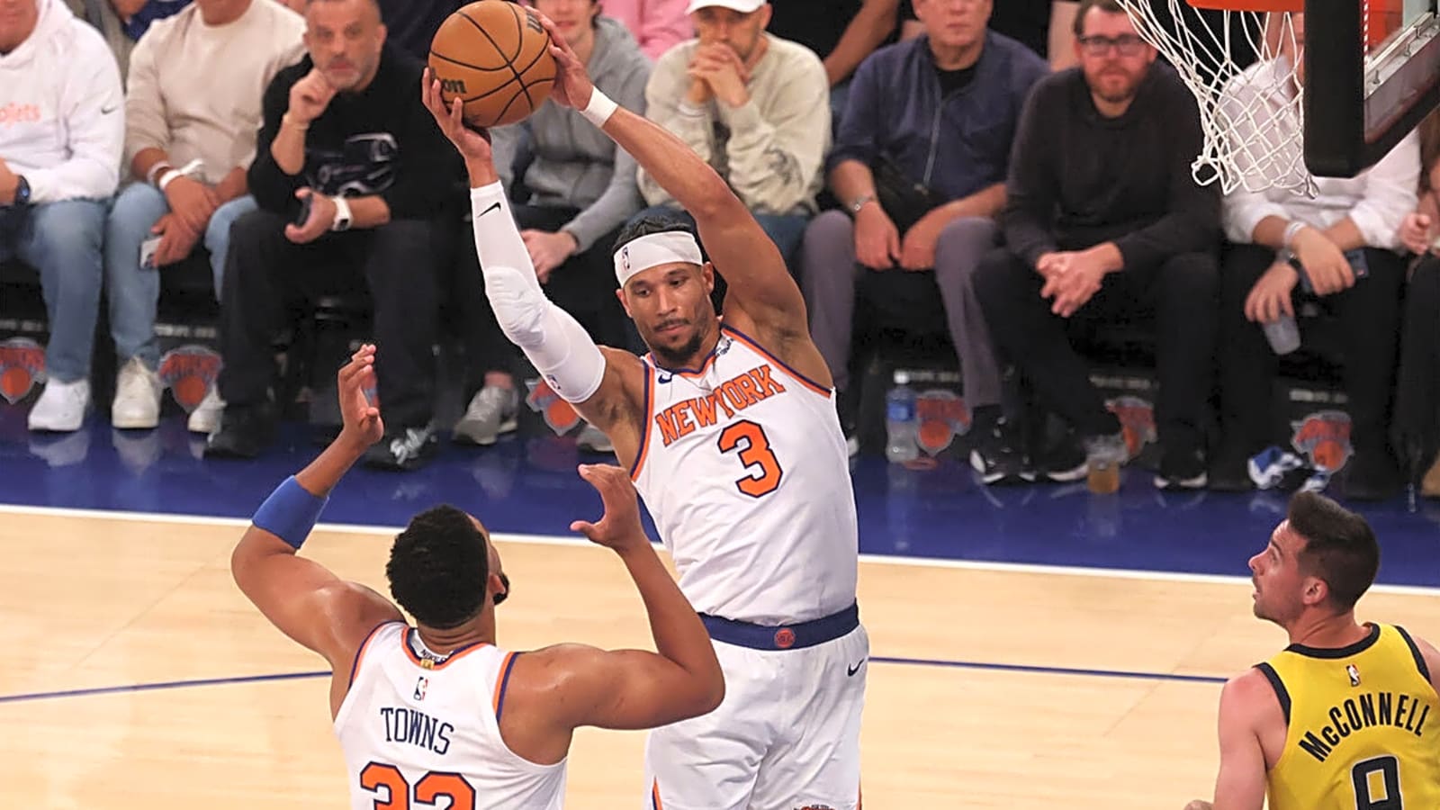 Knicks’ Josh Hart has wild reaction to Karl-Anthony Towns’ shoe size