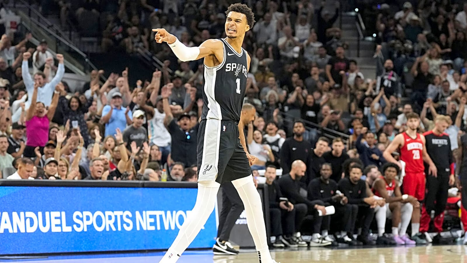 How Hakeem Olajuwon helped transform Spurs’ Victor Wembanyama this offseason