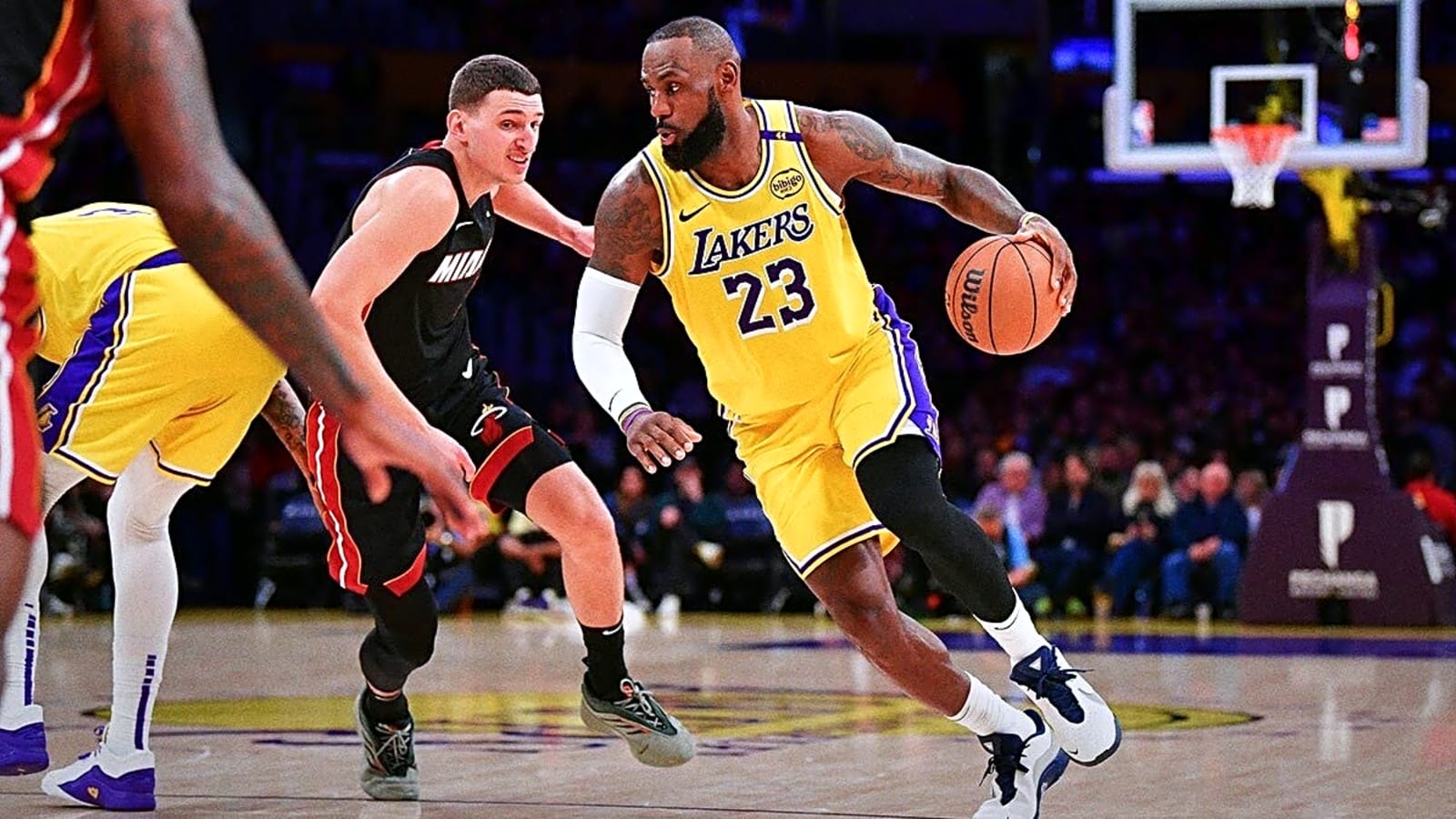  Bill Simmons, Zach Lowe ponder Lakers-Heat LeBron James trade