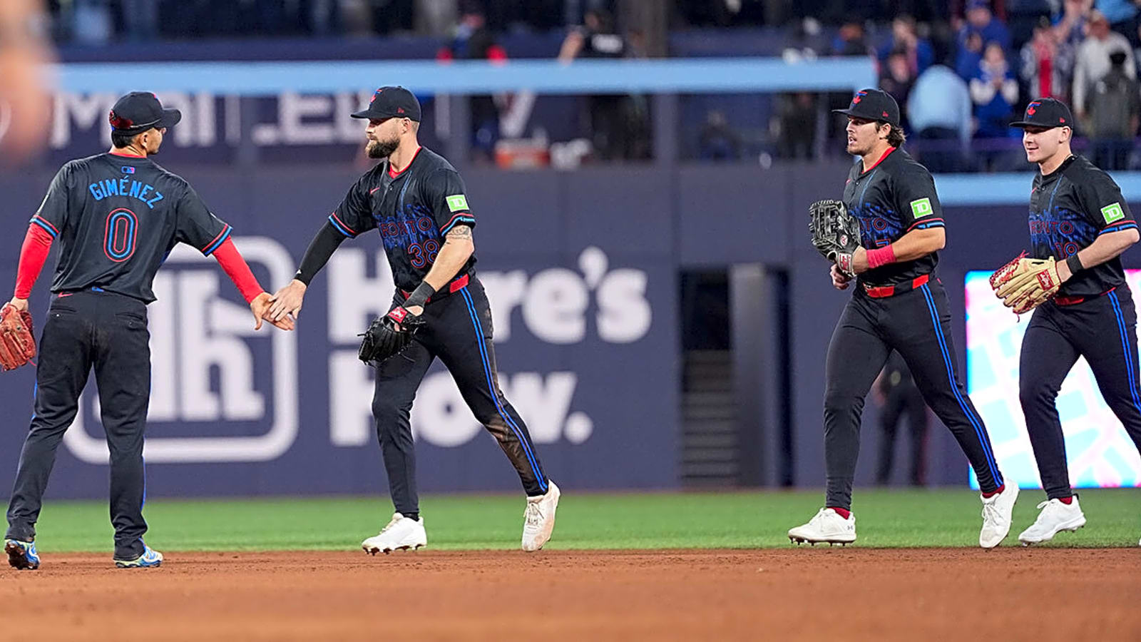 Blue Jays sign 2 pitchers to strengthen staff
