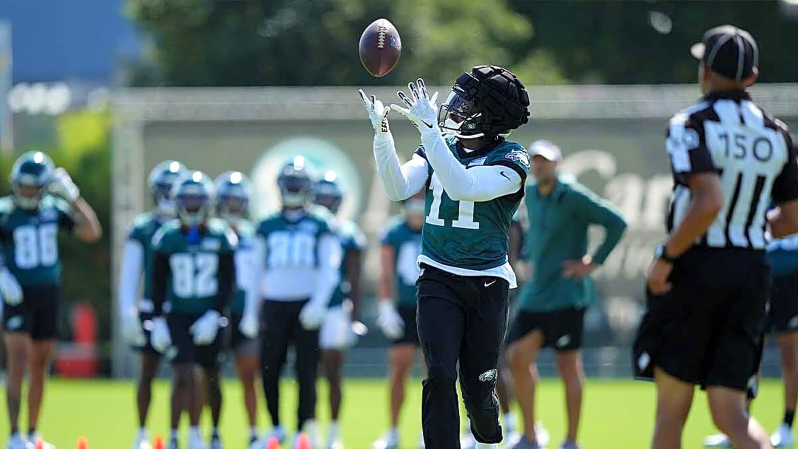 Eagles’ A.J. Brown takes step toward return to practice