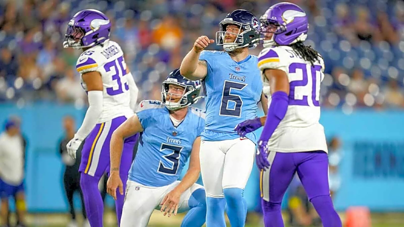 Titans’ Joey Slye hilariously double-doinks a 53-yard field goal
