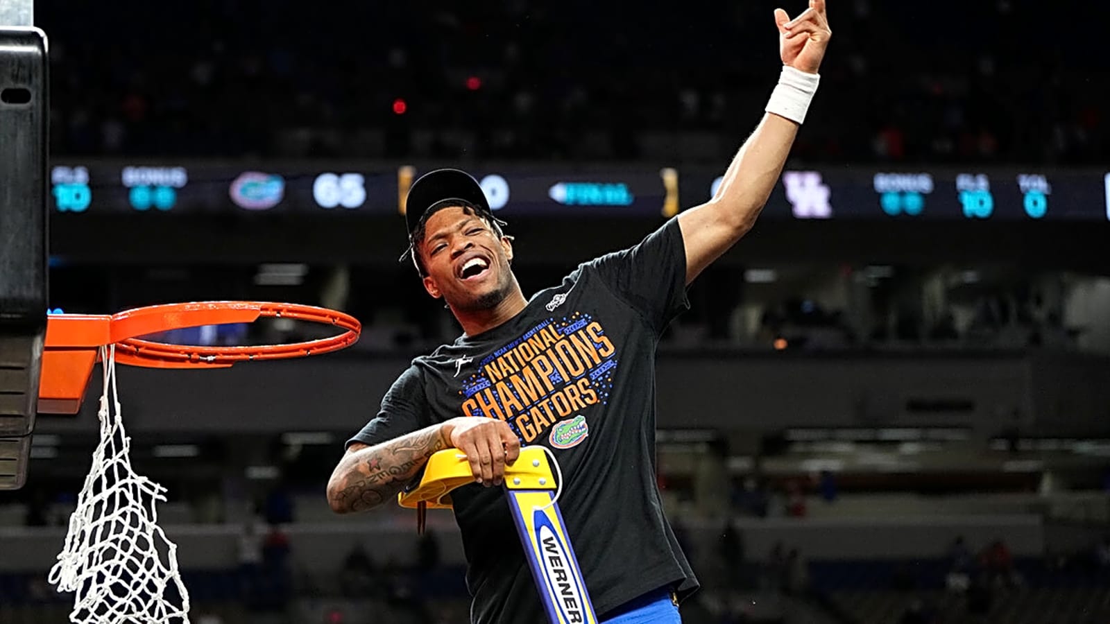 Florida basketball gets 40-game starter back from national title team