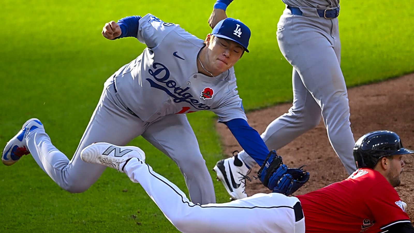 Dodgers’ Dave Roberts explains Yoshinobu Yamamoto decision vs. Guardians