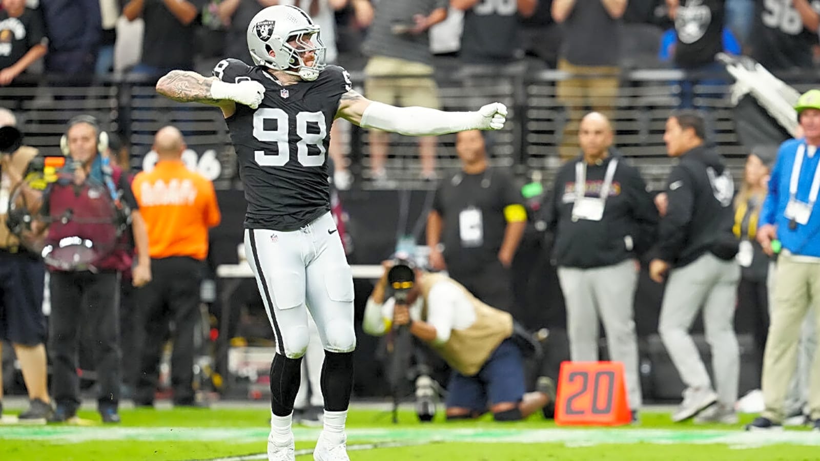 Raiders’ Maxx Crosby gets injury update after leaving Chiefs game