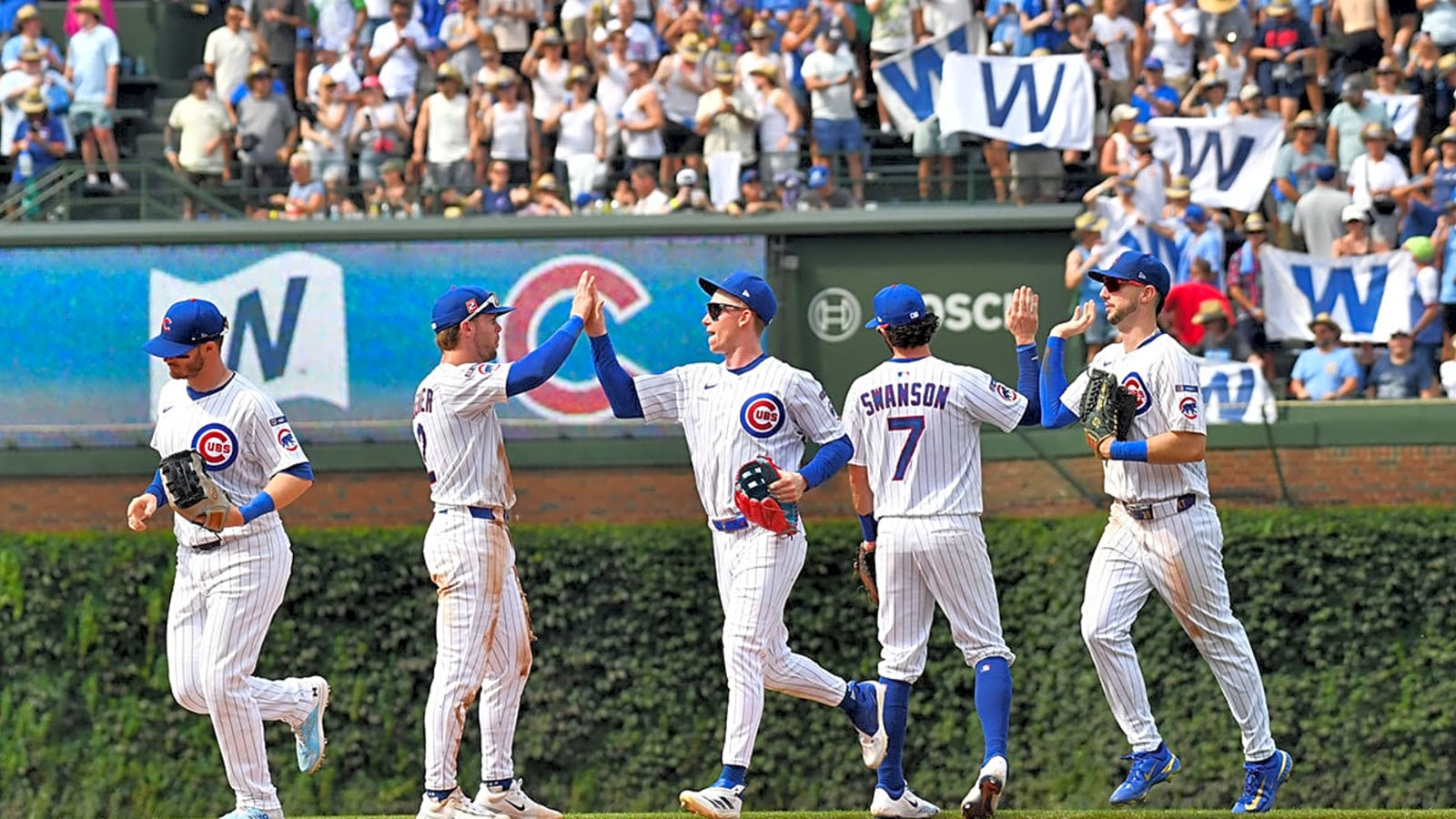 Cubs make bittersweet history with win vs. Pirates