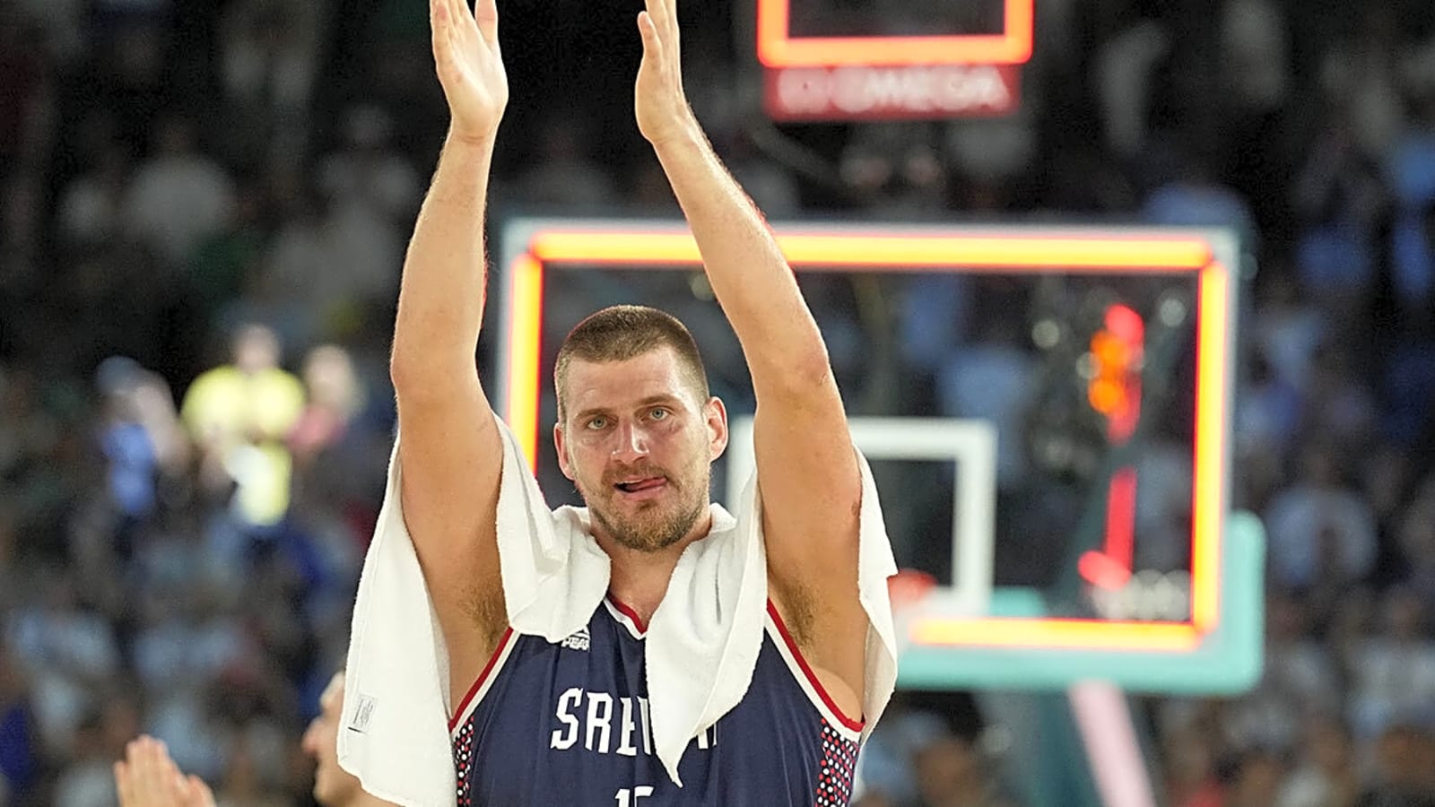Nikola Jokic shows athleticism with surprise 2-handed reverse slam
