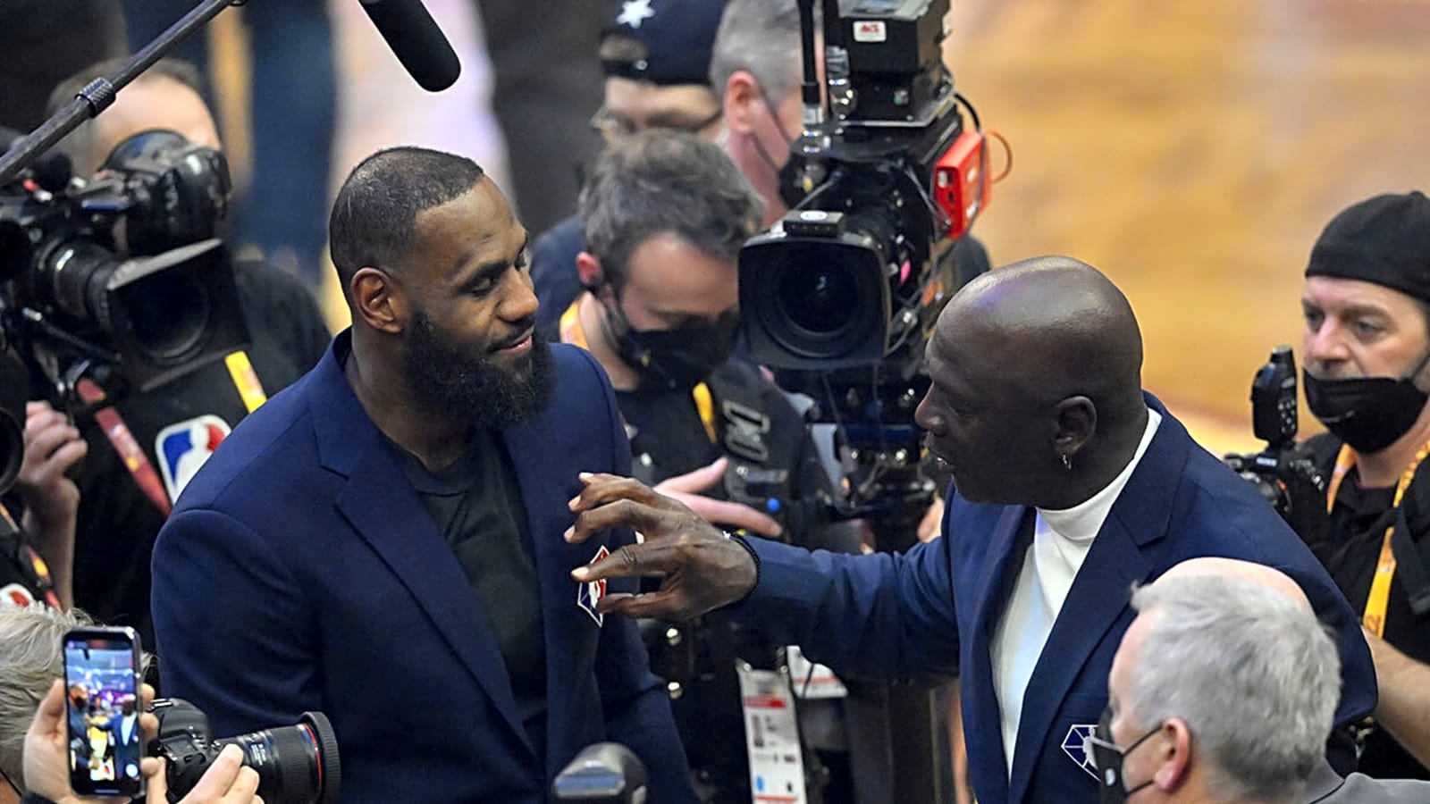 Lakers’ Magic Johnson loves ‘bad boy’ LeBron James, ‘but he’s no Michael Jordan’