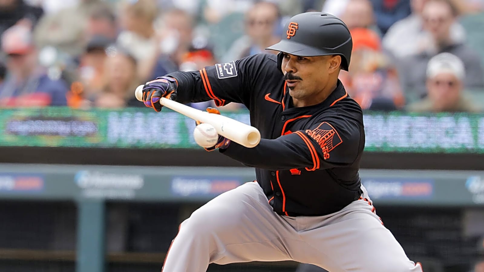 Giants trade struggling 1B to Angels after sweeping Braves