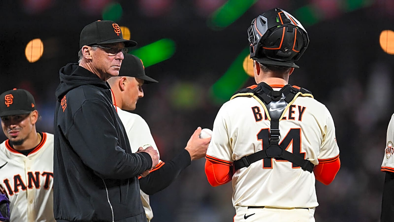 Giants add ex-Guardians, Orioles outfielder