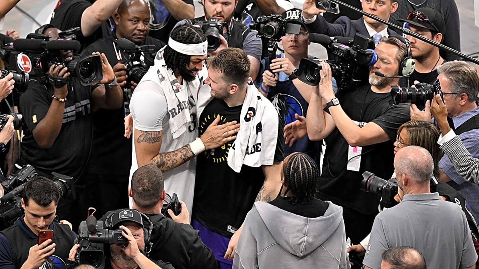 NBA fans react to Lakers, Mavericks ‘randomly’ winding up in same NBA Cup group