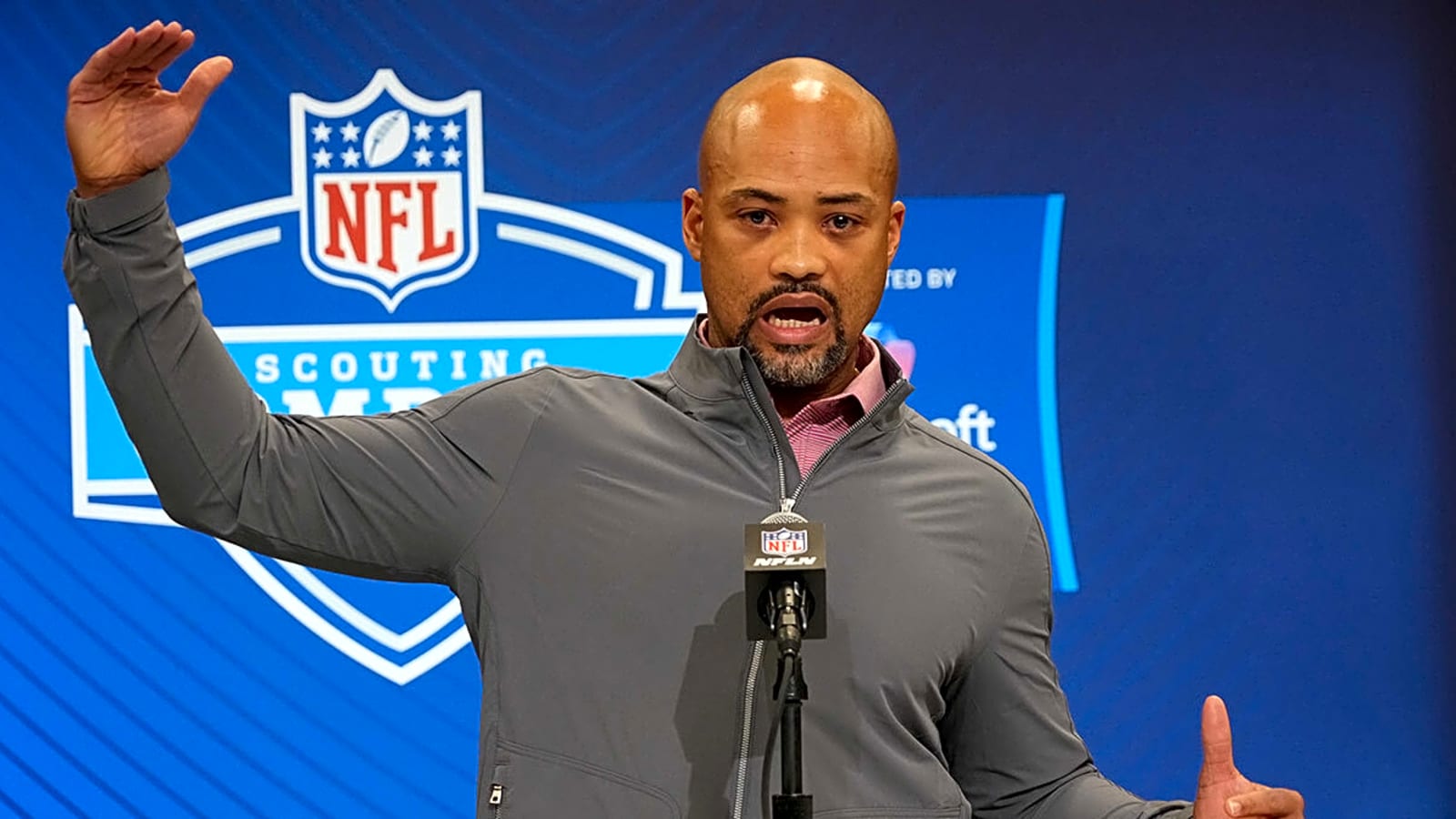 Falcons rumors: Trade speculation grows amid ‘desperation’ for defensive game-changer