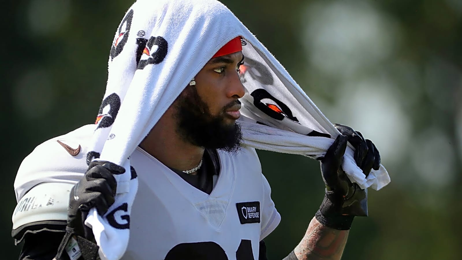 Browns’ Denzel Ward suffers concerning arm injury during practice