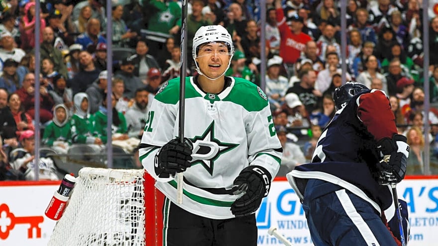 Rangers &#39;Buzzing&#39; Around Stars&#39; 25-Year-Old All-Star Forward