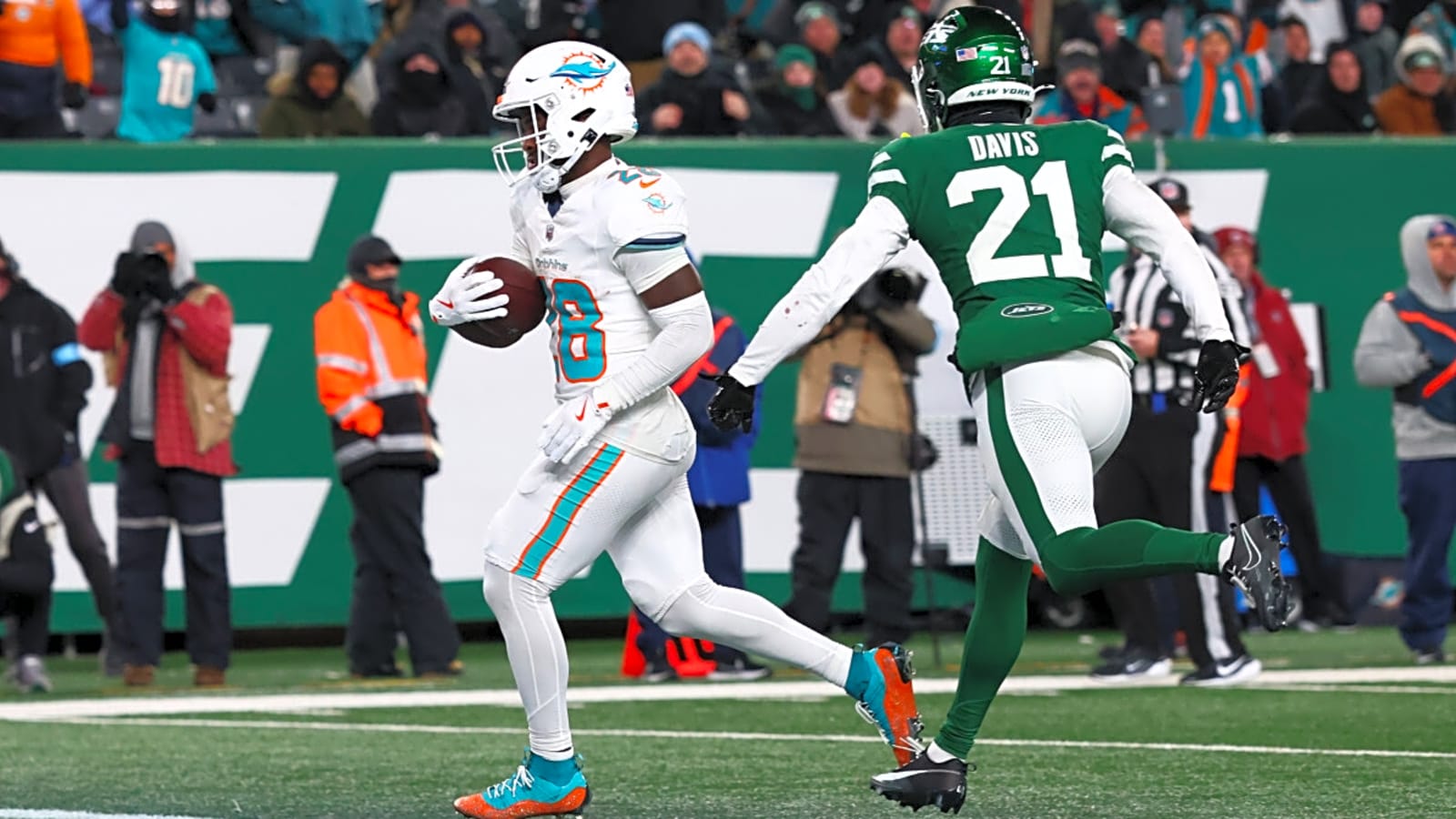 Mike McDaniel Reveals Crucial Injury Update on Dolphins RB De&#39;Von Achane