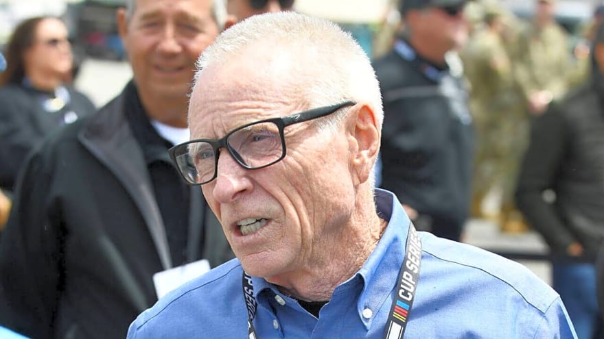 Mark Martin Used Supercars Example to Expose 'Dumb' NASCAR playoff system