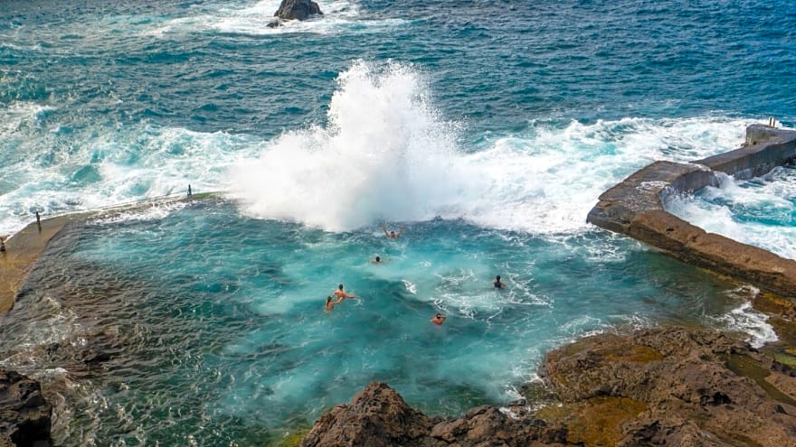 Tourists Ignore Warnings, 4 Dead From ‘Powerful Wave’ in Canary Islands