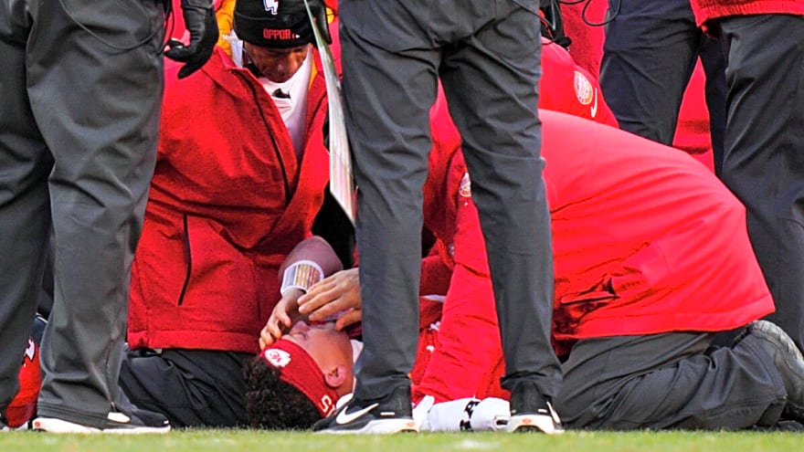 Chiefs HC Andy Reid provides concerning injury update on QB Patrick Mahomes after brutal loss to Chargers in Week 15