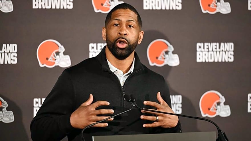 Browns connected to a top offensive free agent by NFL insider, and he fits just what Cleveland badly need in Todd Monken’s first year