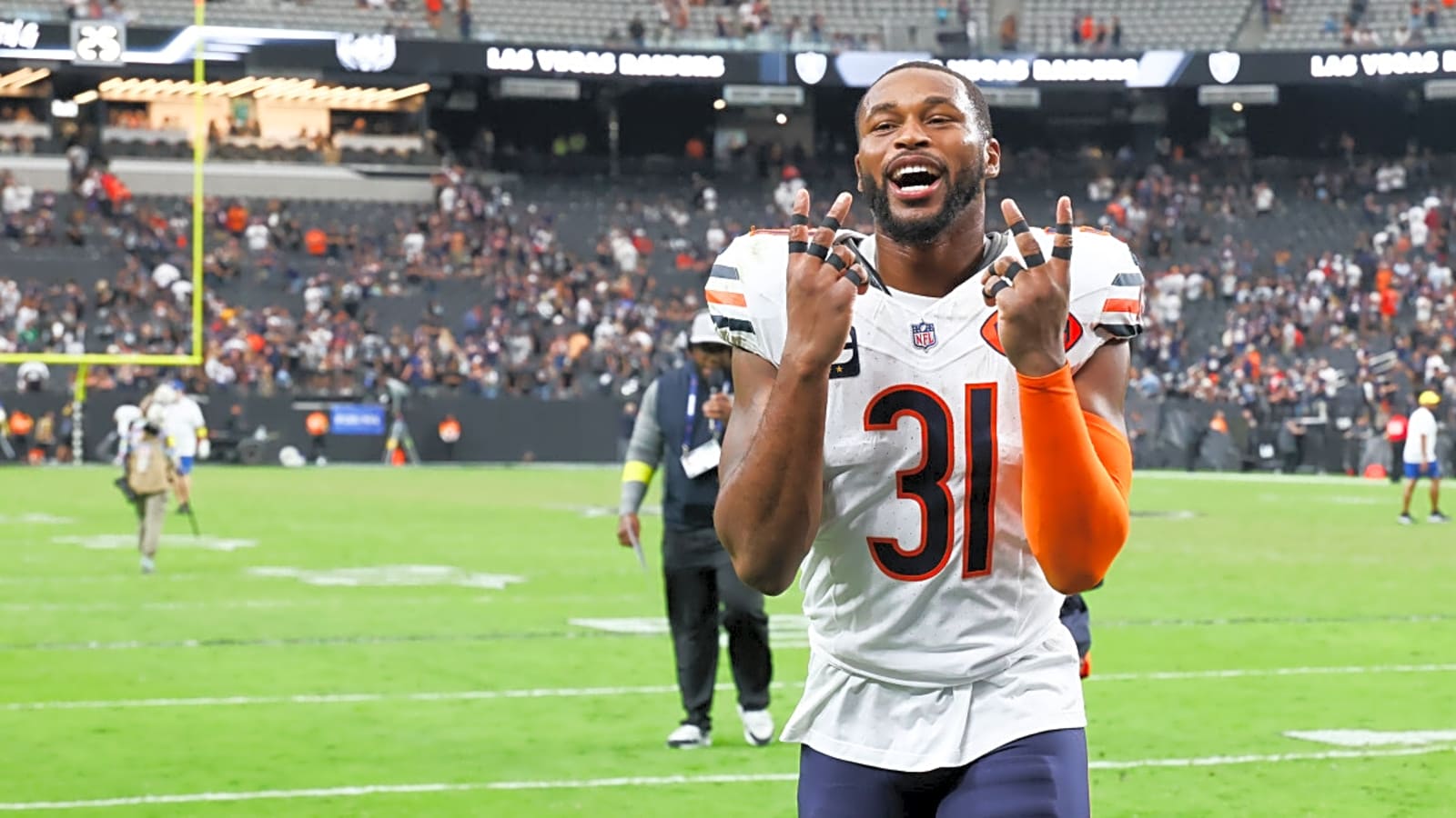 Jaquan Brisker goes to bat for fellow Bears safety Kevin Byard after clearly being snubbed from weekly honors