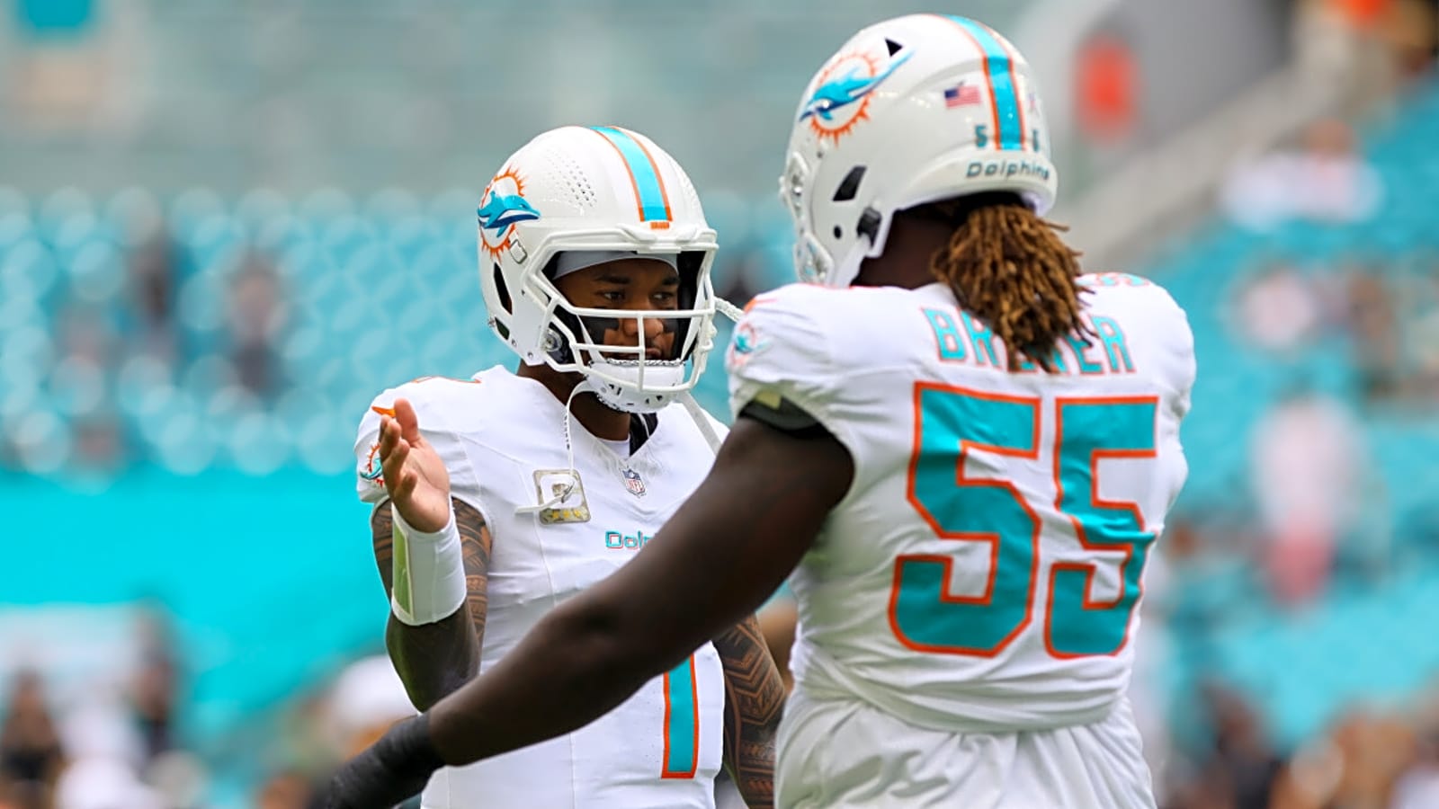 Dolphins&#39; Center Ready to Help Offensive Line &#39;Gel&#39; in 2025