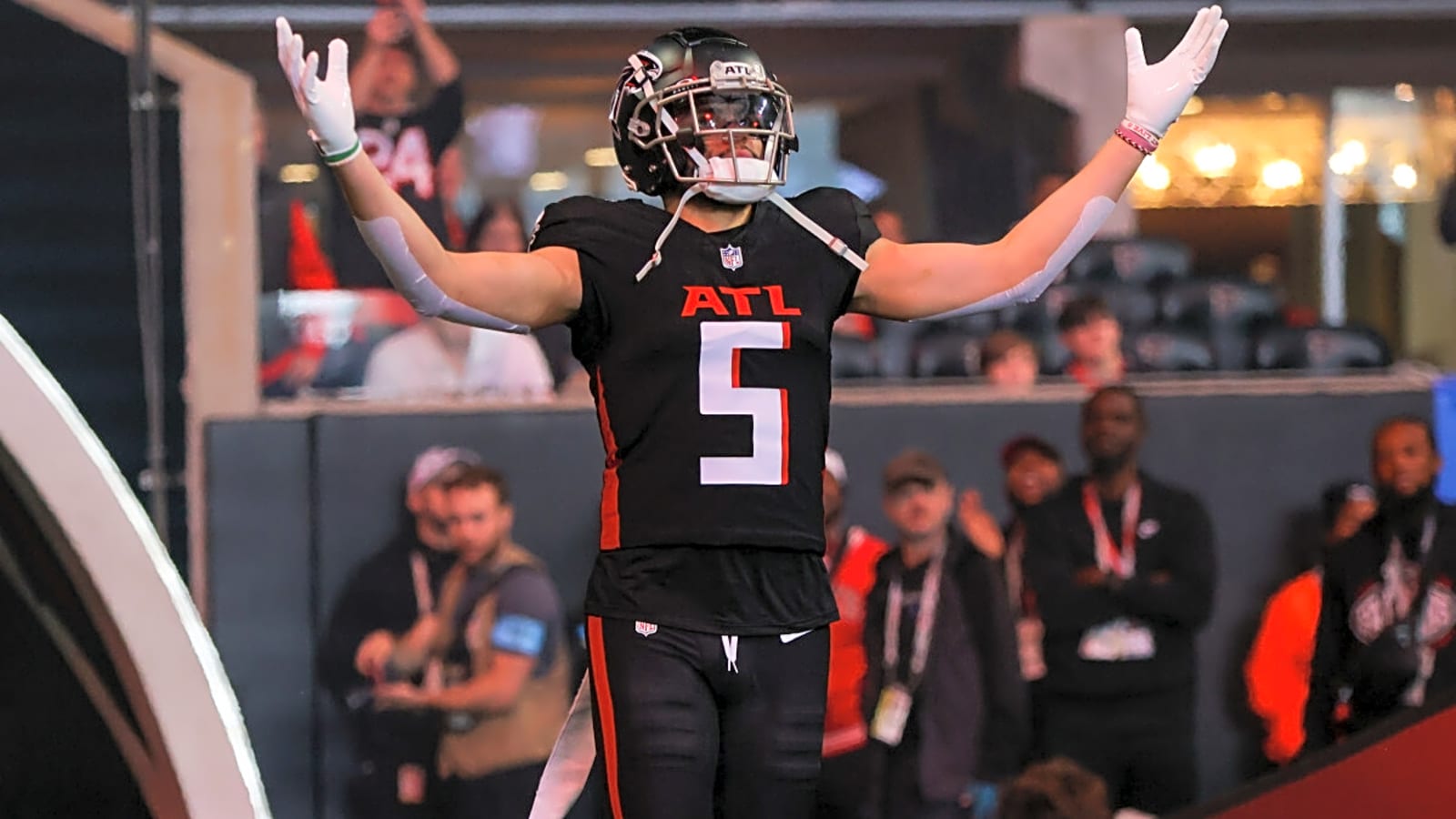 NFL analysts debate what Atlanta Falcons WR Drake London&#39;s stat line will look like in 2025