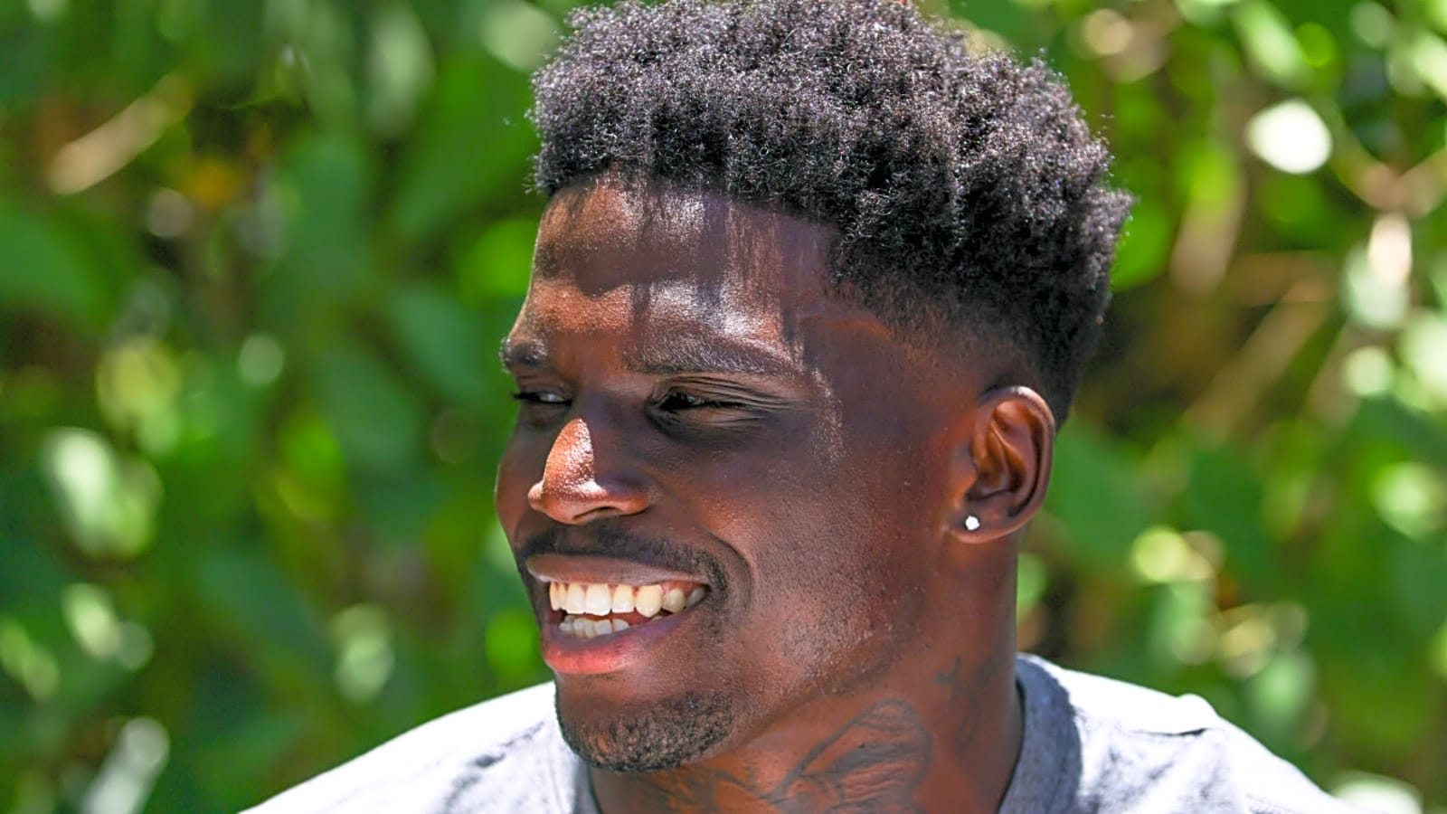 Tyreek Hill Trolls Noah Lyles After He Backs Out of Race Over ‘Personal Reasons’