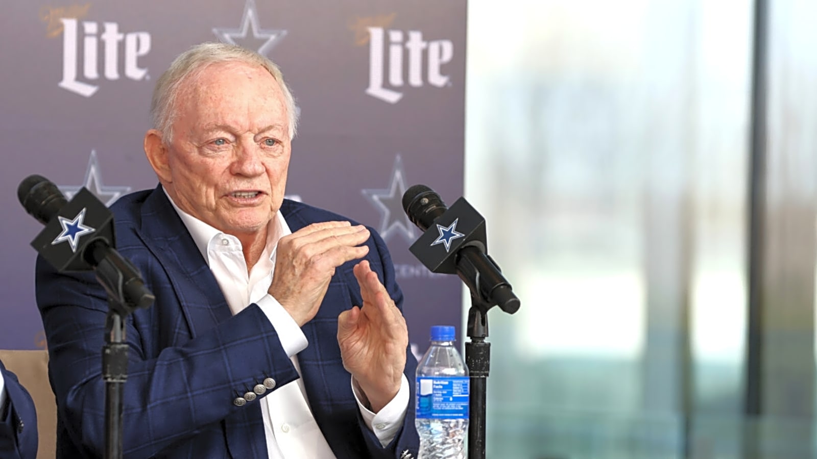 Jerry Jones&#39; Immediate Reaction to Cowboys&#39; Tie Against Micah Parsons and Packers