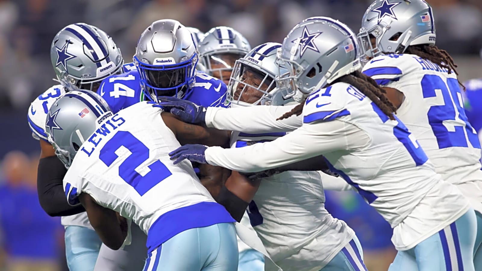 &#39;I want to play this year&#39; - Former DPOY could reunite with Dallas Cowboys, but he just made it clear it won&#39;t be an easy task