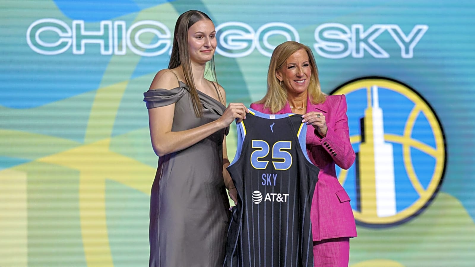 Chicago Sky Send 6-Word Message to New Player Amid Major Uncertainty