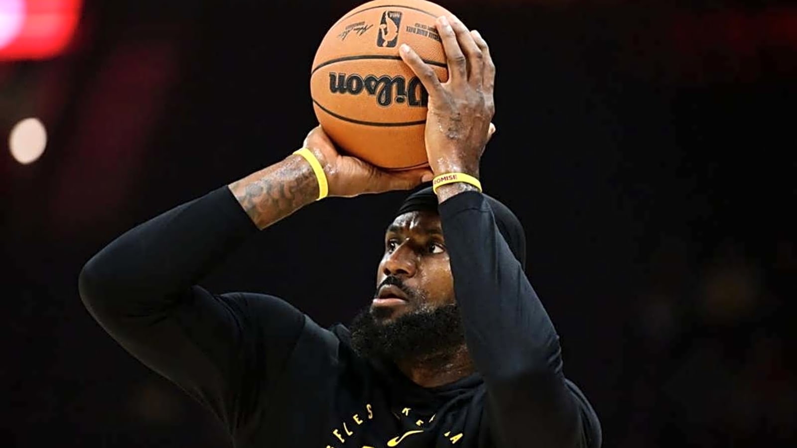 LeBron James back to the Cleveland Cavaliers rumors are going to heat up and one picture is helping fuel it