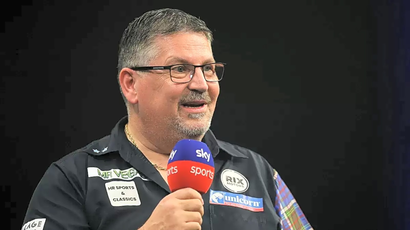 Gary Anderson admonishes German fans for whistling: 'Whether you like them or don't, show them all the respect'