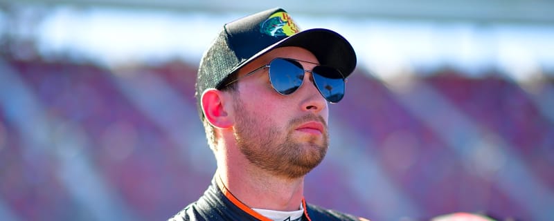 Briscoe suffers flat tire, damage in NASCAR championship race