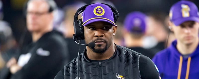 Vikings reach contract extension with DC Brian Flores