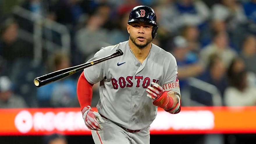 Boston's Willson Contreras to Miss Series Opener Following Hand Injury