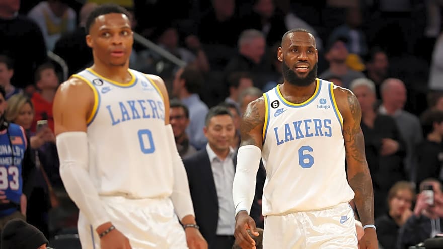 LeBron James gives Russell Westbrook flowers with 2 emojis after climbing assists list