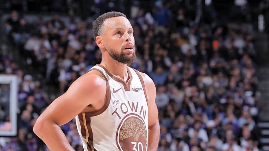 Stephen Curry Re-Ups With the Golden State Warriors