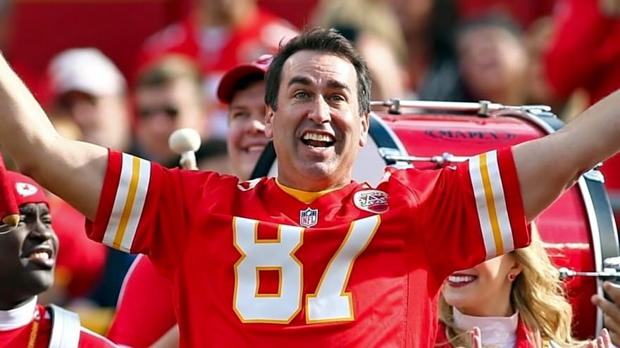 Rob Riggle talks Patrick Mahomes, Chiefs, Super Bowl LX in new 'Guac Guru' role