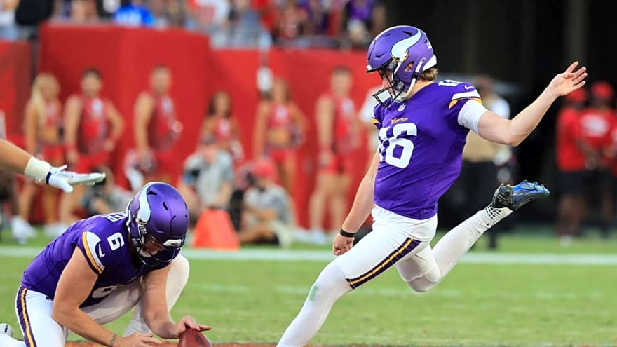 Vikings player ratings vs. Bucs: Defense, special teams bail out bad offense