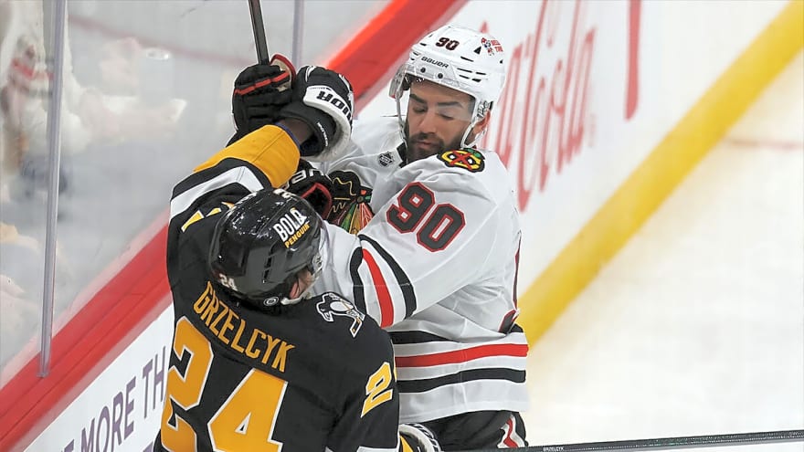 Blackhawks sign defenseman to one-year deal