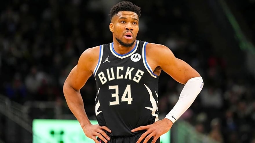 Blockbuster Mock Trade Sends Bucks' Giannis Antetokounmpo to Hawks for 3 Ex-Lottery Picks