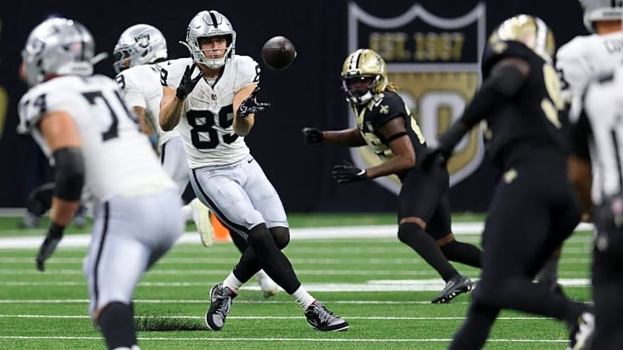 Las Vegas Raiders’ Kirk Cousins Is Pushing the Rookie Plan to the Background
